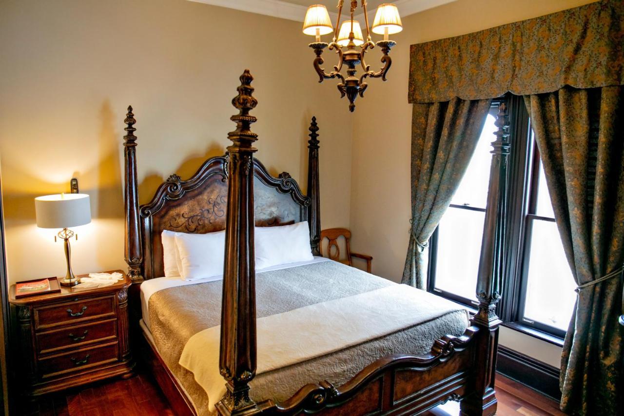 Puddicombe House Hotel New Hamburg Bagian luar foto