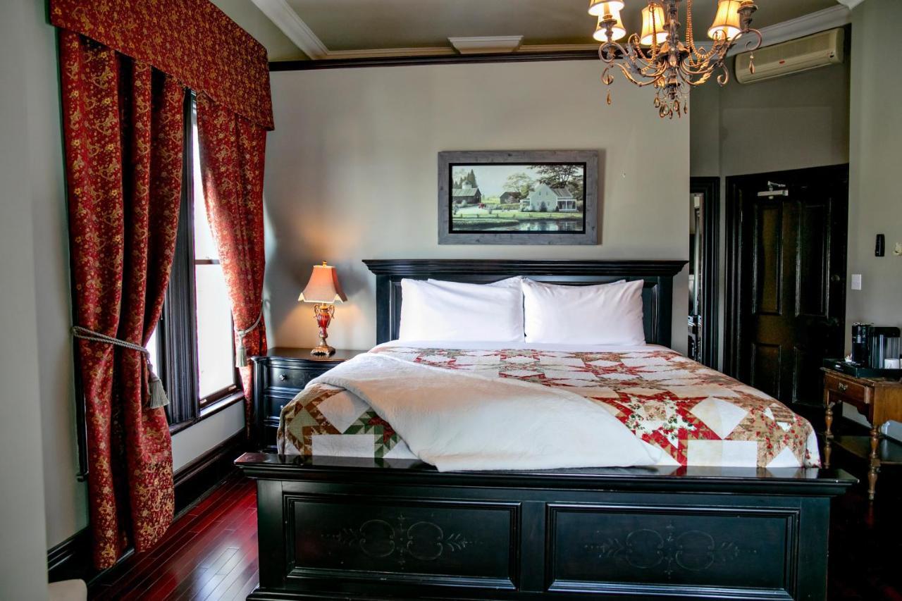 Puddicombe House Hotel New Hamburg Bagian luar foto