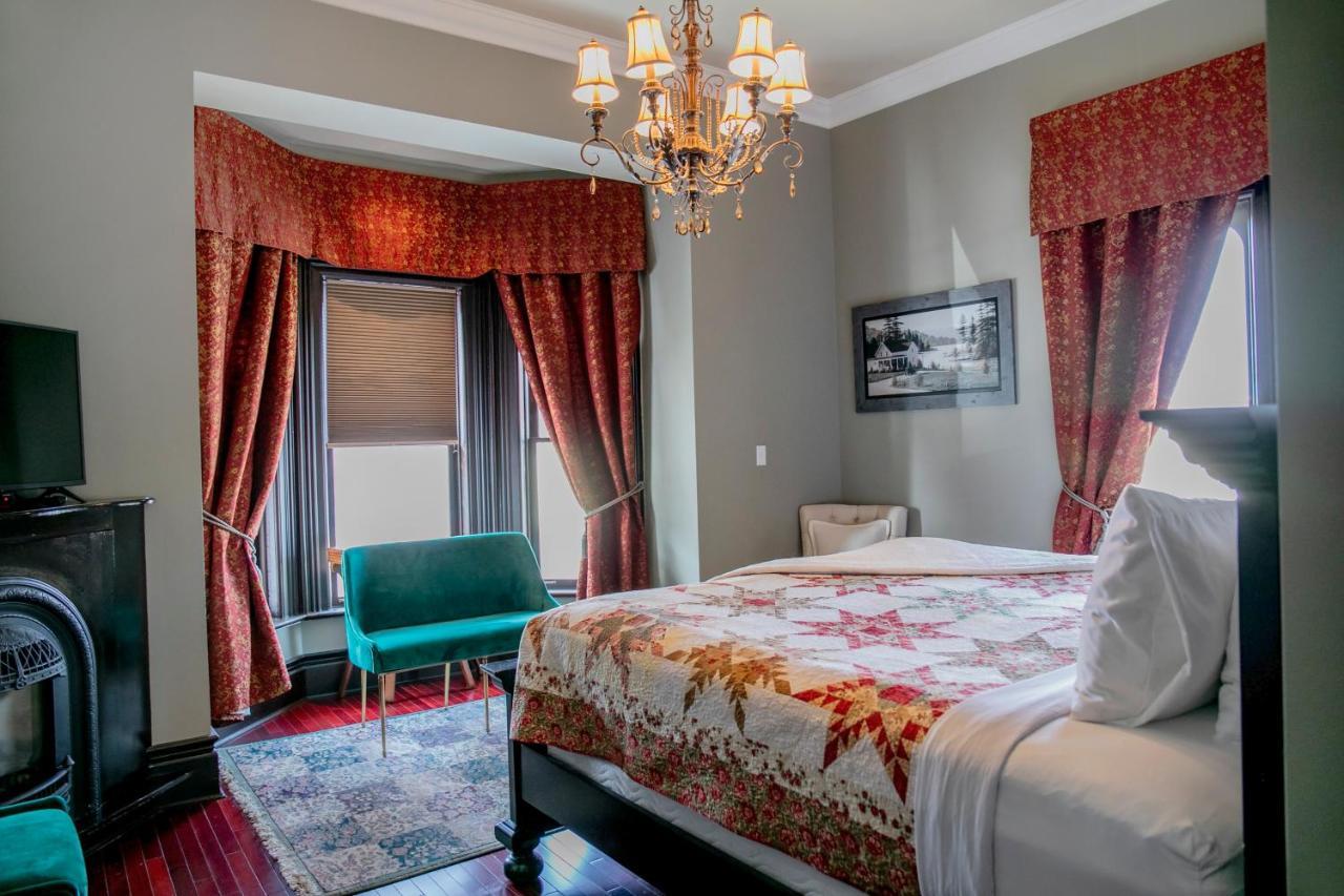 Puddicombe House Hotel New Hamburg Bagian luar foto
