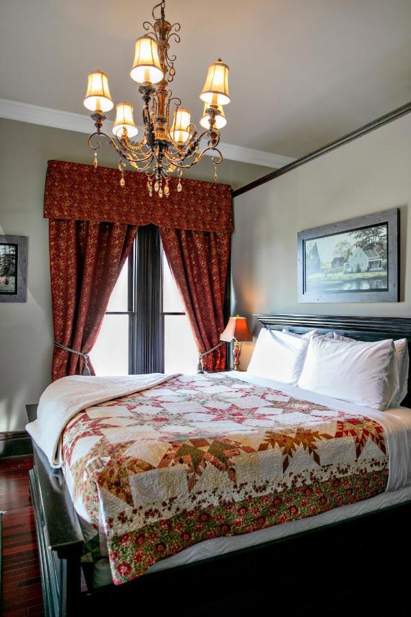 Puddicombe House Hotel New Hamburg Bagian luar foto