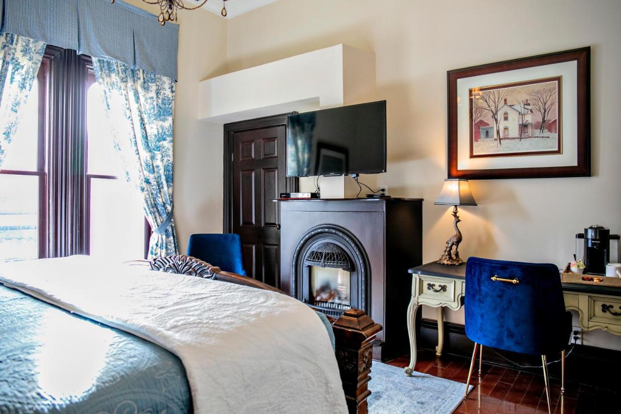 Puddicombe House Hotel New Hamburg Bagian luar foto