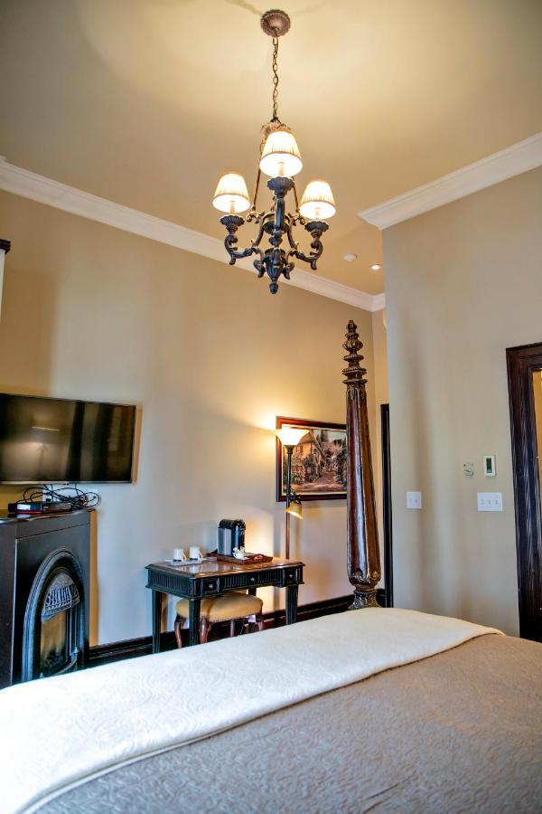 Puddicombe House Hotel New Hamburg Bagian luar foto