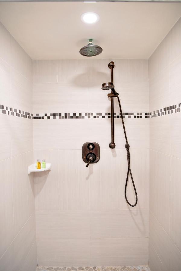 Puddicombe House Hotel New Hamburg Bagian luar foto